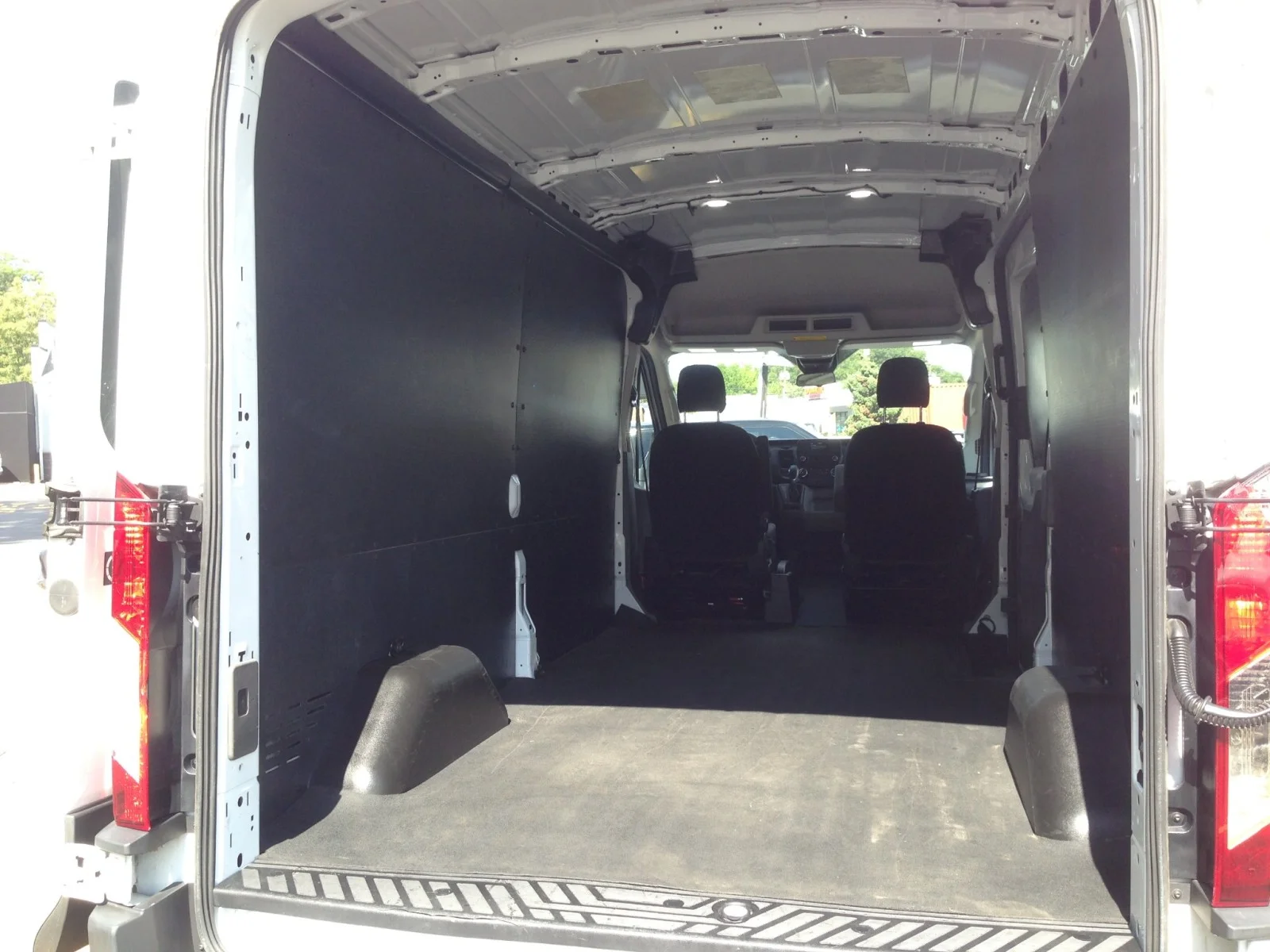 Used 2020 Oxford White Ford w/ rearCam image 17