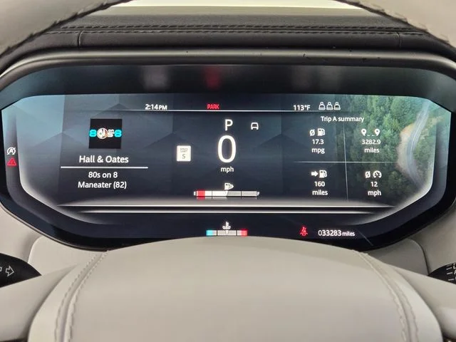 Used 2023 Gray Land Rover SE Dynamic image 27