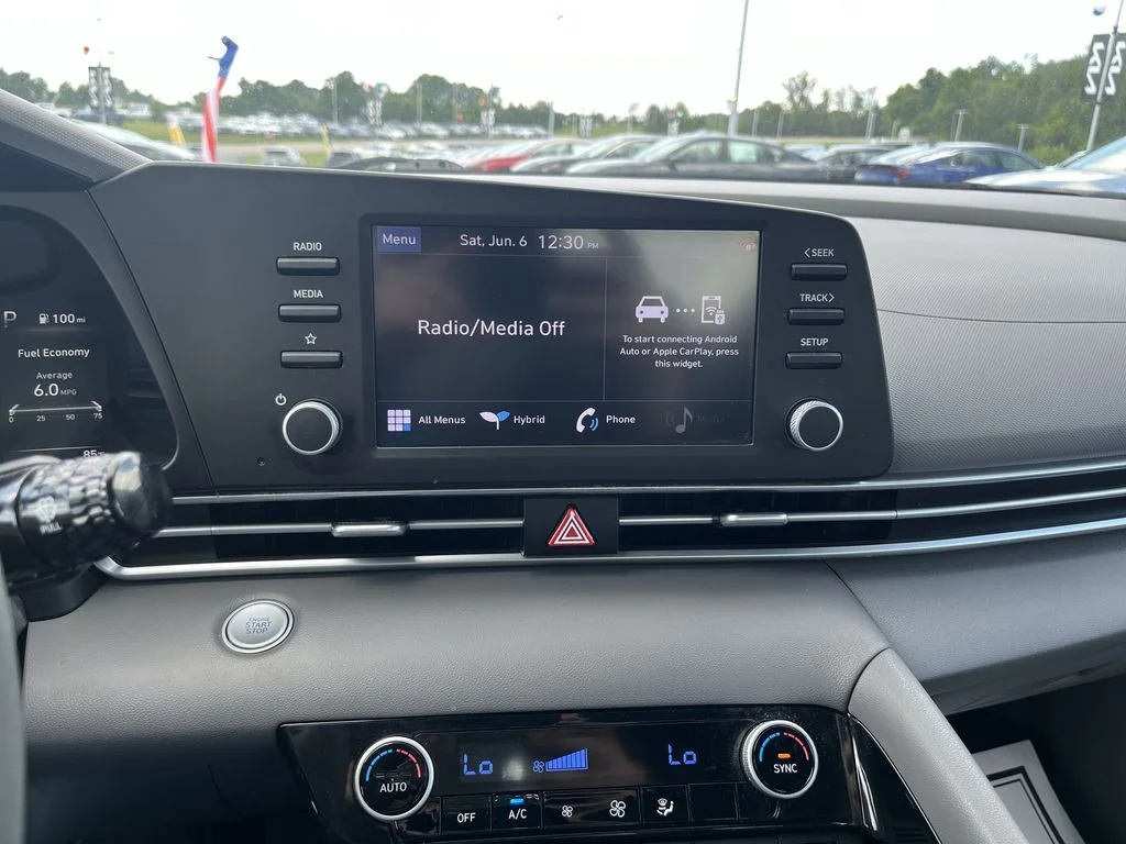 Used 2023 Red Hyundai Blue image 22