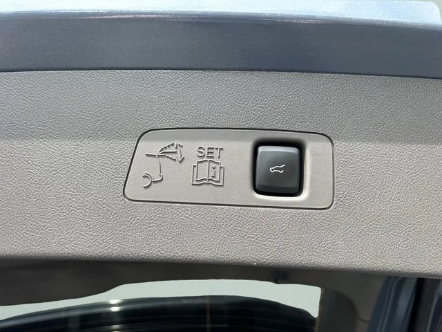 Used 2024 Blue Lincoln Premiere image 20