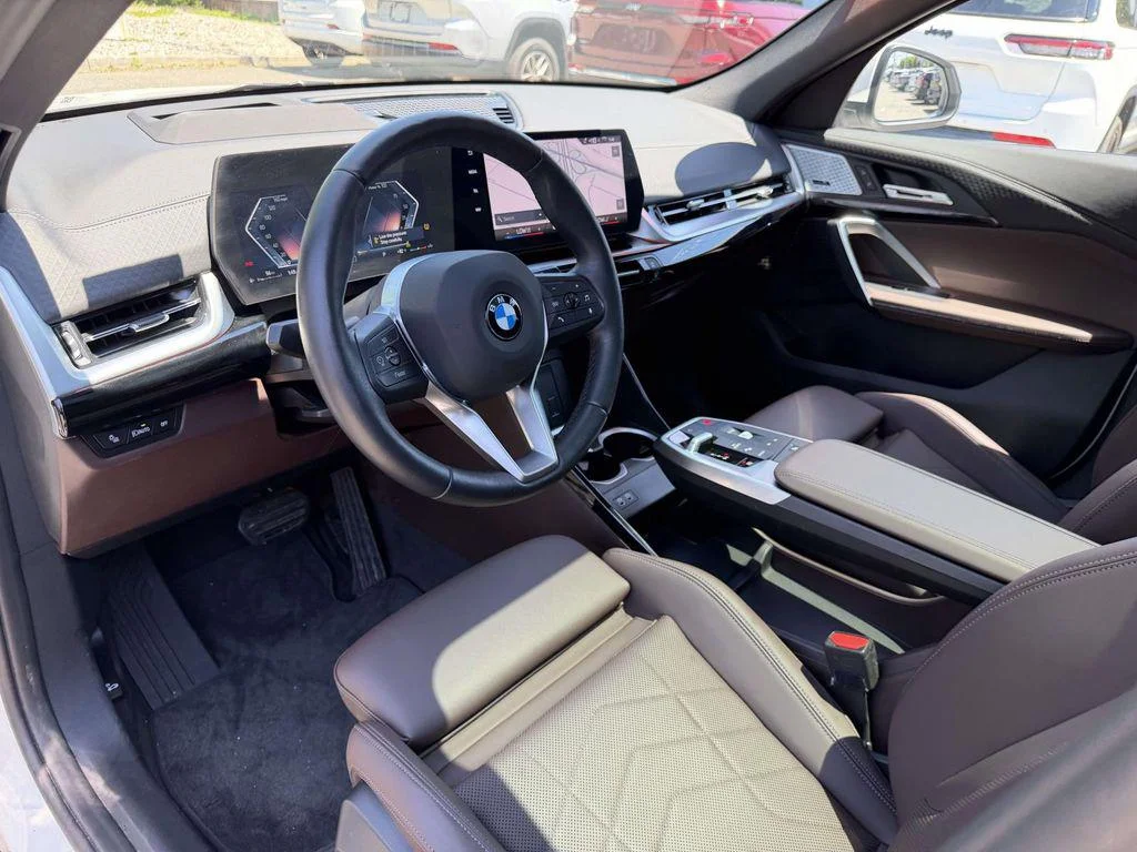 Used 2025 Alpine White BMW xDrive28i image 17