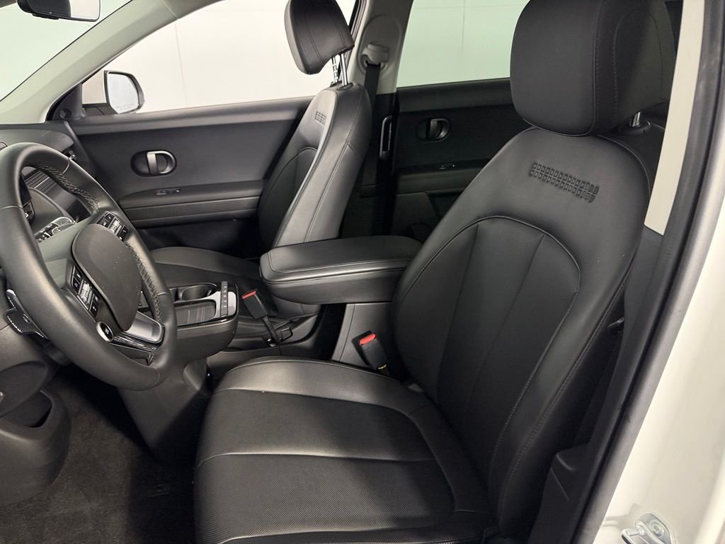 Used 2025 White Hyundai SEL image 22