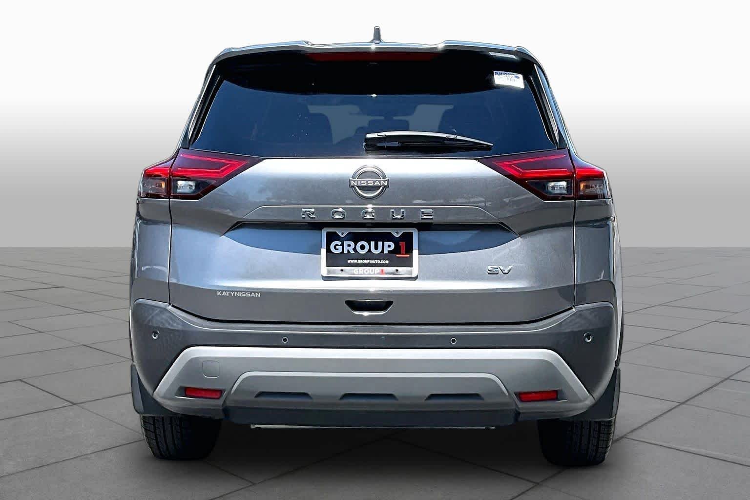 Used 2023 Gun Metallic Nissan SV image 5