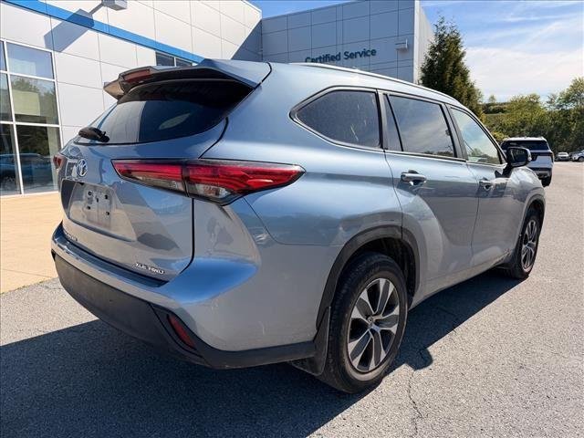 Used 2023 Moon Dust Toyota XLE image 5