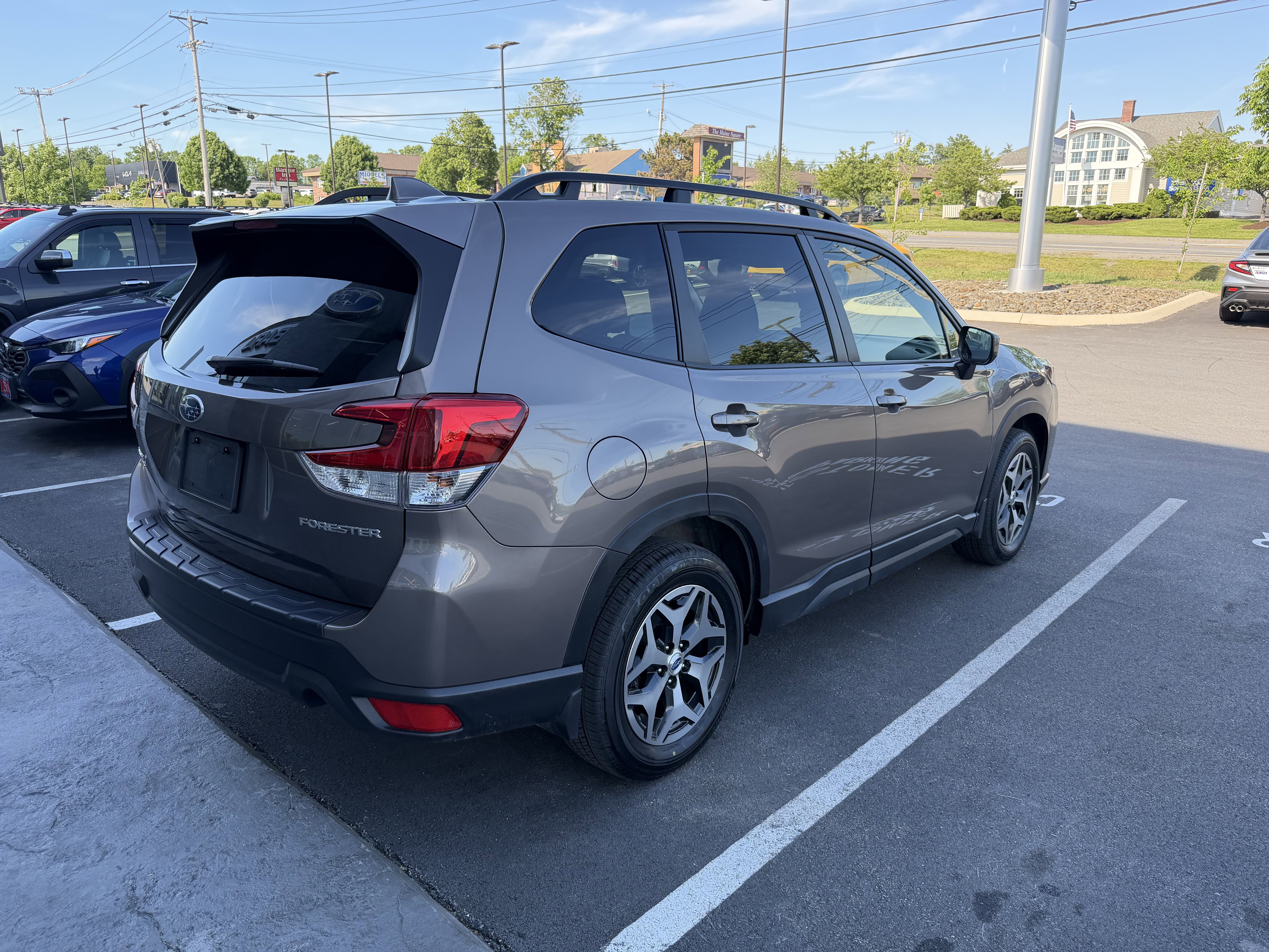 Used 2023 Brilliant Bronze Metallic Subaru Premium image 5
