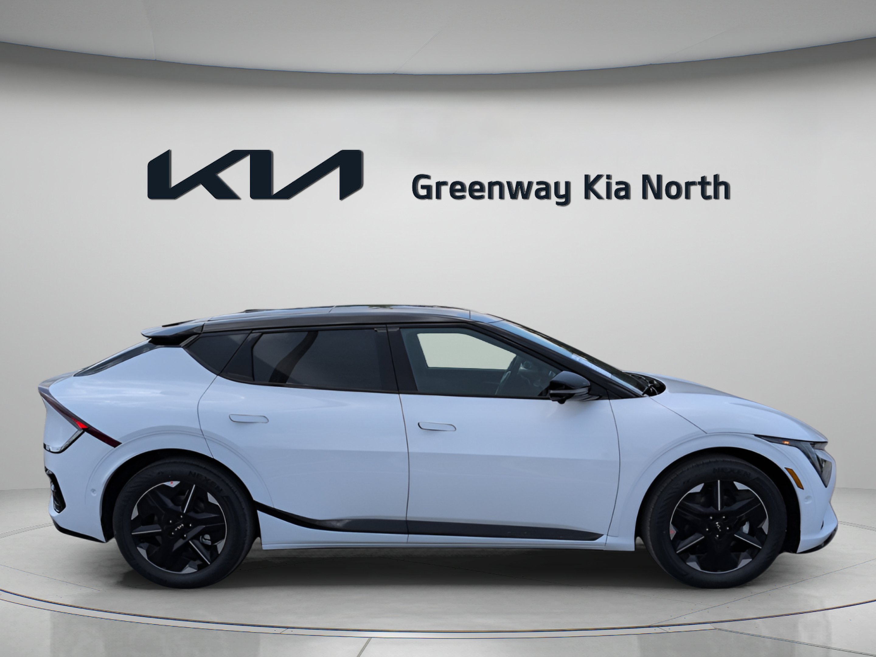 New 2026 Glacial White Pearl / Black Ro Kia GT-LINE image 9