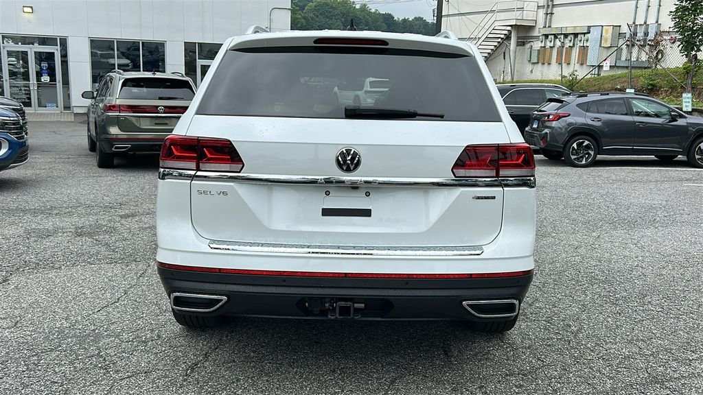 Used 2023 White Volkswagen SEL image 4