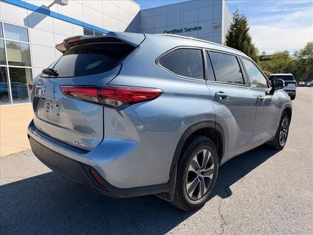 Used 2023 Moon Dust Toyota XLE image 5