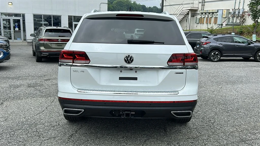 Used 2023 White Volkswagen SEL image 4