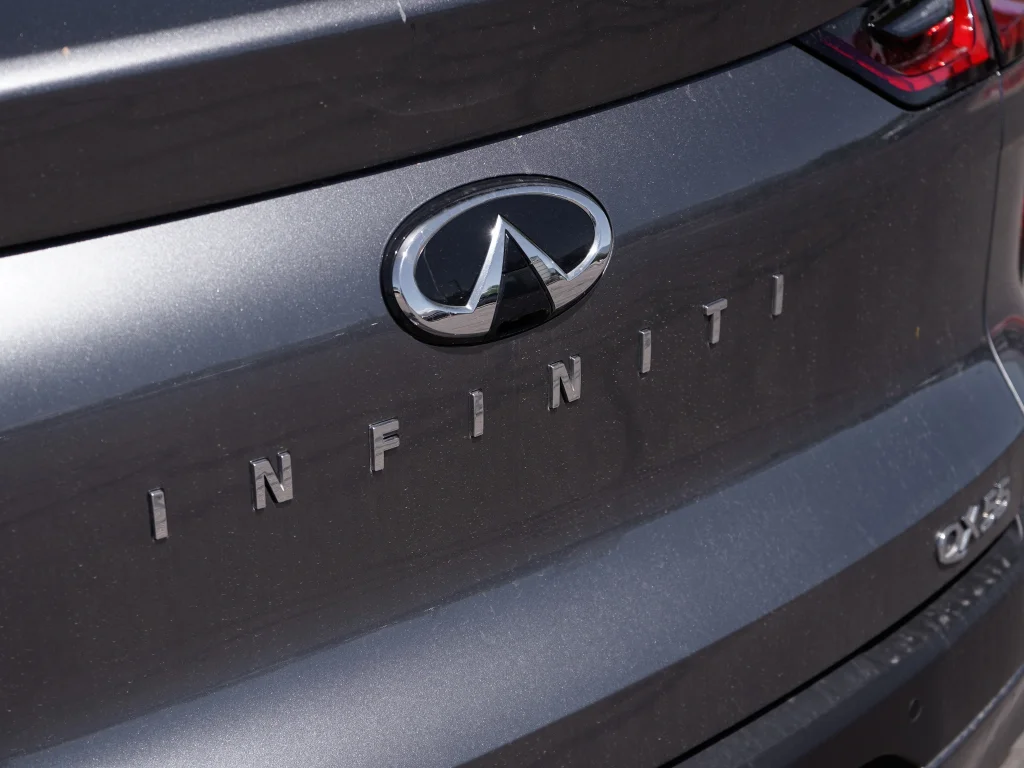 Used 2023 Graphite Shadow INFINITI LUXE image 7
