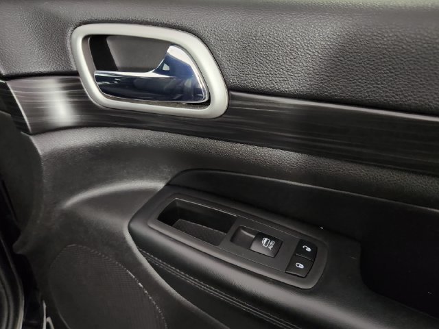 Used 2020 Black Jeep Laredo E image 15