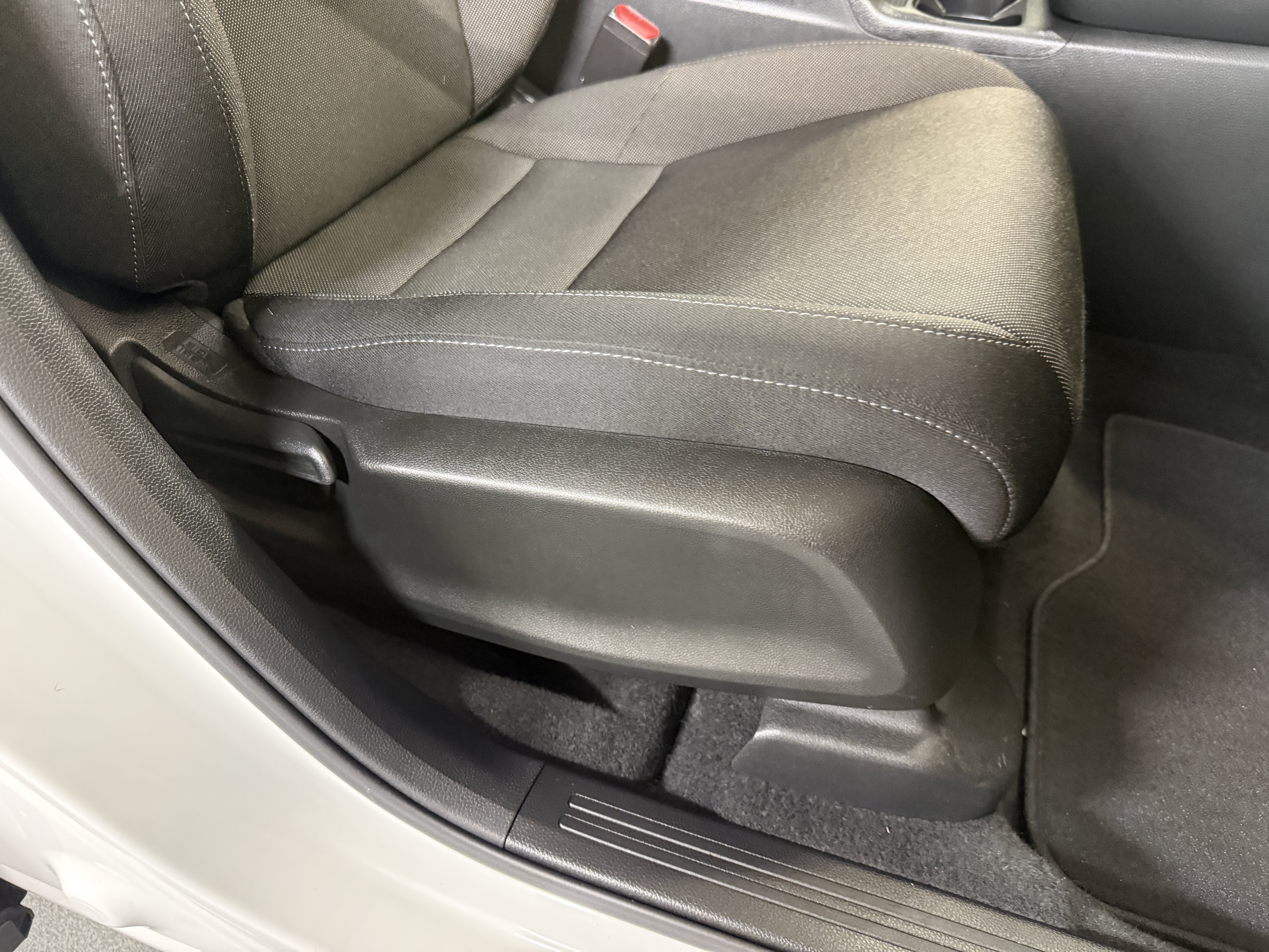 Used 2024 Platinum White Pearl Honda EX image 23