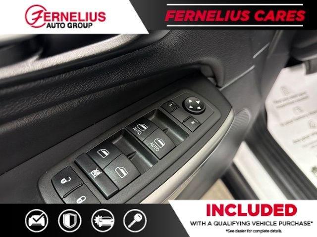 Used 2022 White Jeep Latitude Lux image 33