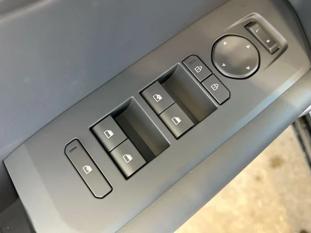 New 2027 Frost Blue / Black Roof Kia X-Line S image 17