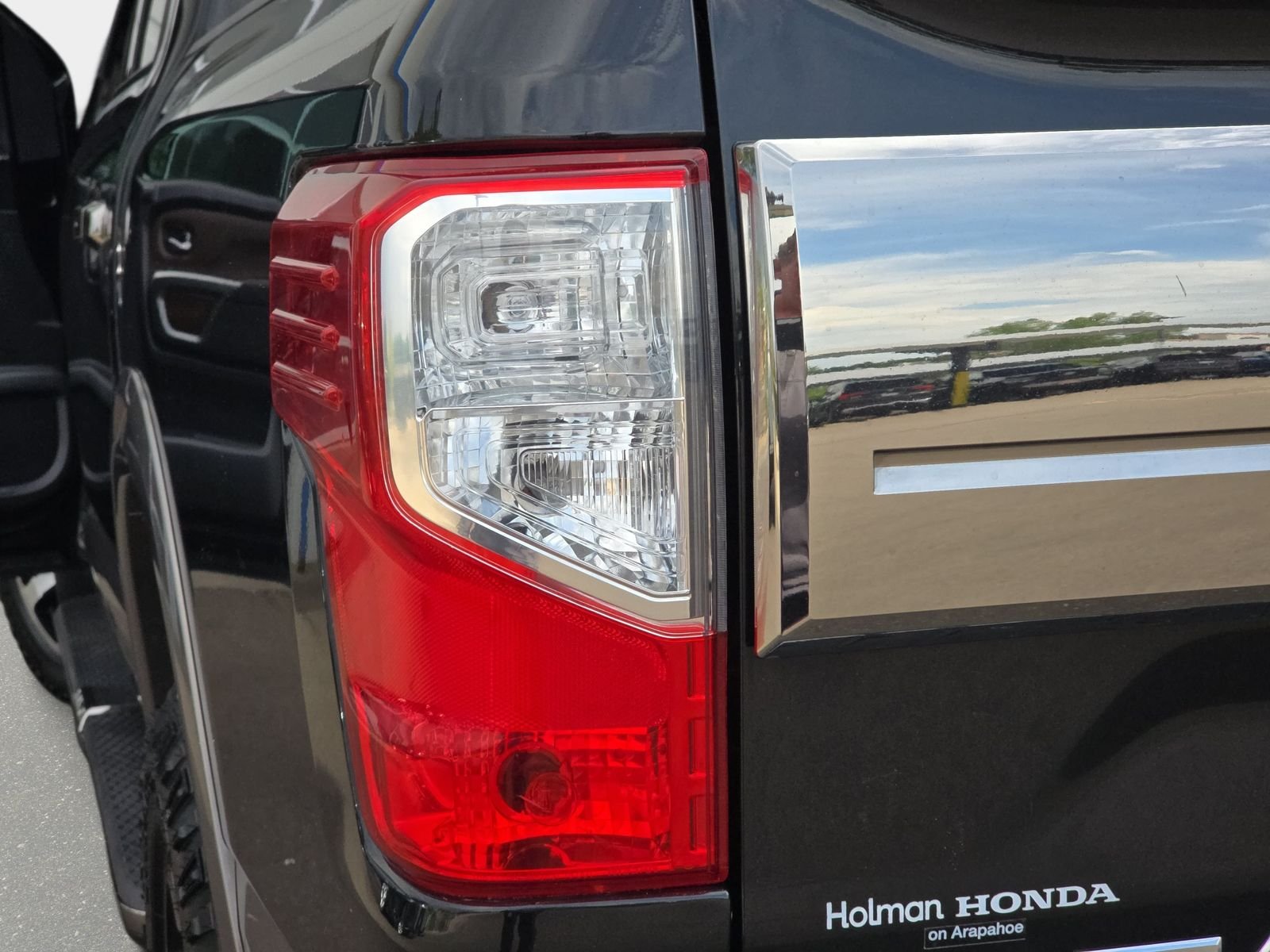Used 2018 Black Nissan Platinum Reserve image 36