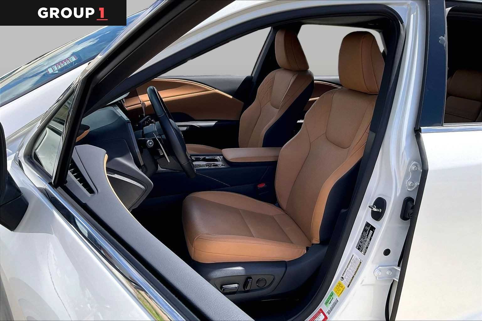 Used 2024 Eminent White Pearl Lexus Premium image 7