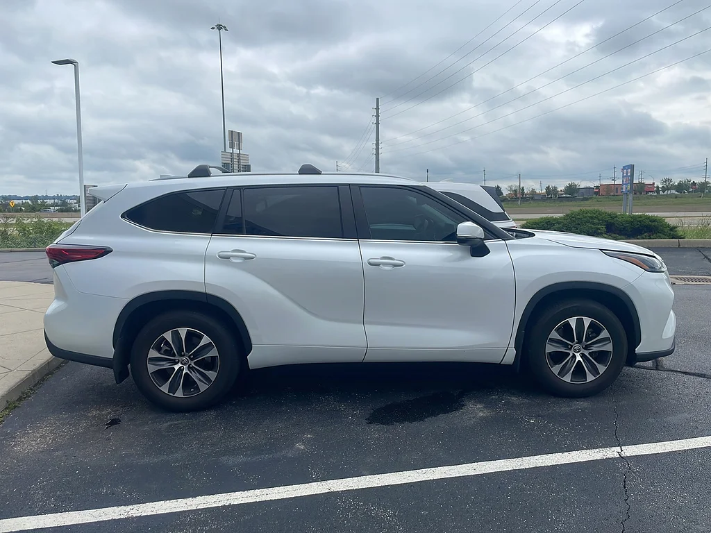 Used 2023 Wind Chill Pearl Toyota XLE image 2