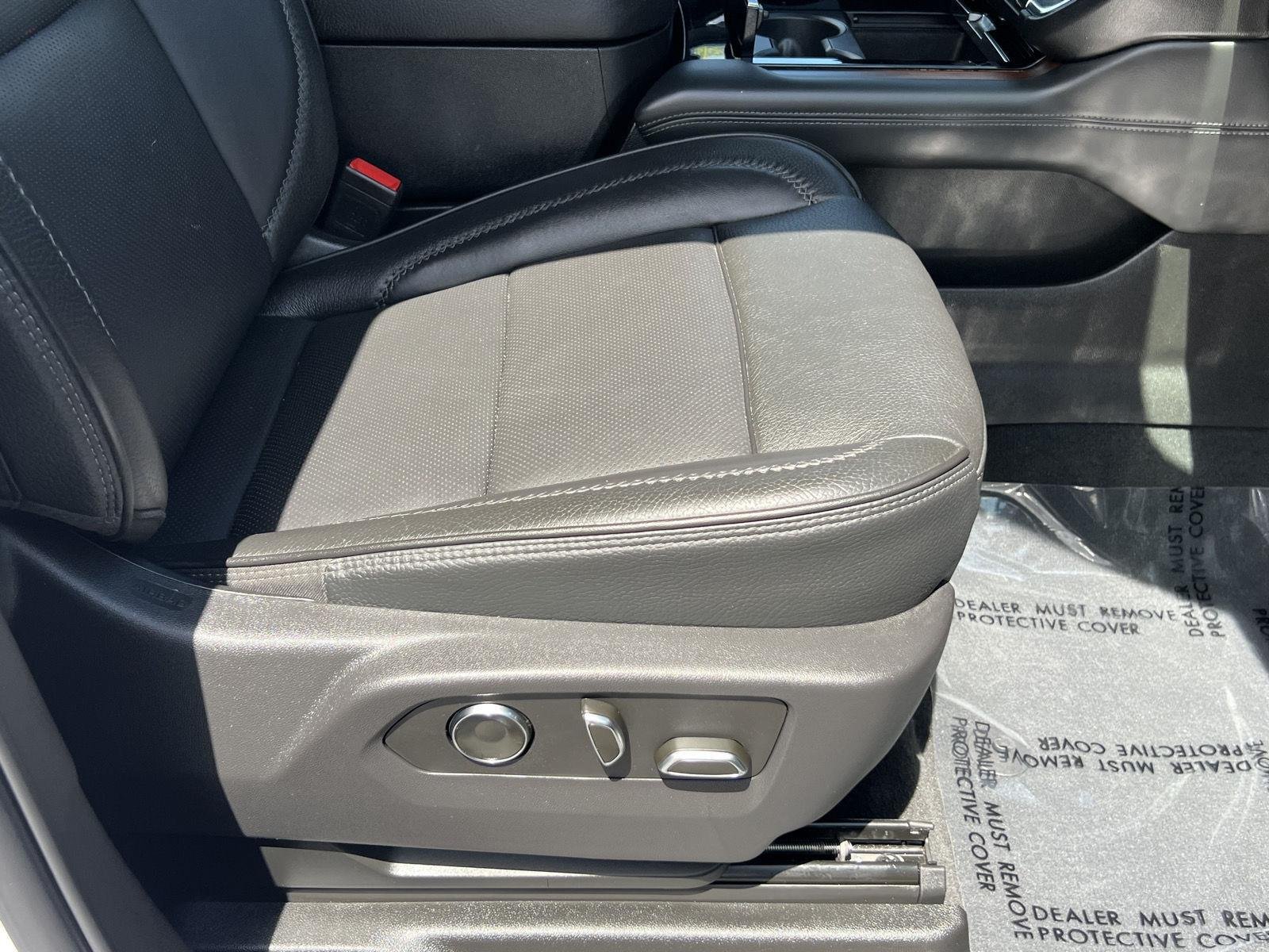 2025 GMC Yukon Denali - Photo 24