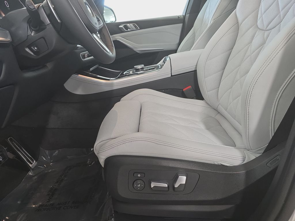 New 2026 Mineral White Metallic BMW sDrive40i image 15