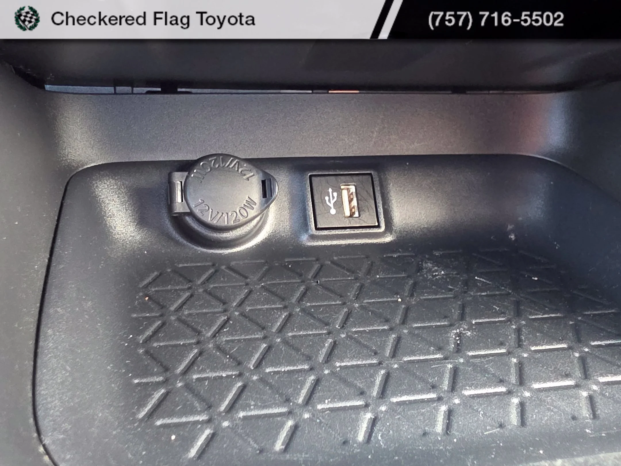 Used 2025 Silver Sky Metallic Toyota XLE image 24