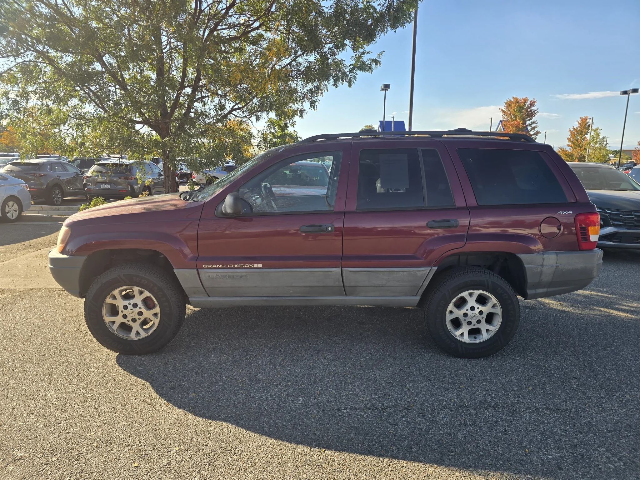 Used 2000 Flame Red Clearcoat Jeep Laredo image 2
