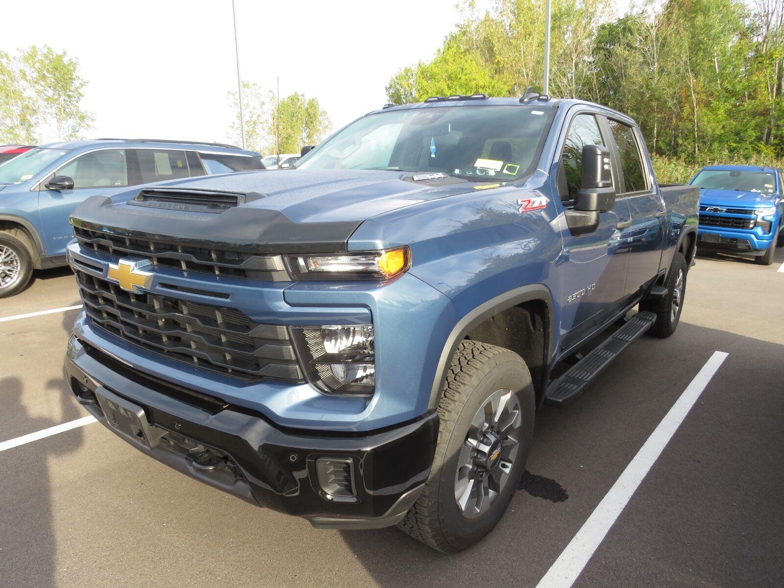 Used 2025 Lakeshore Blue Metallic Chevrolet Custom image 5