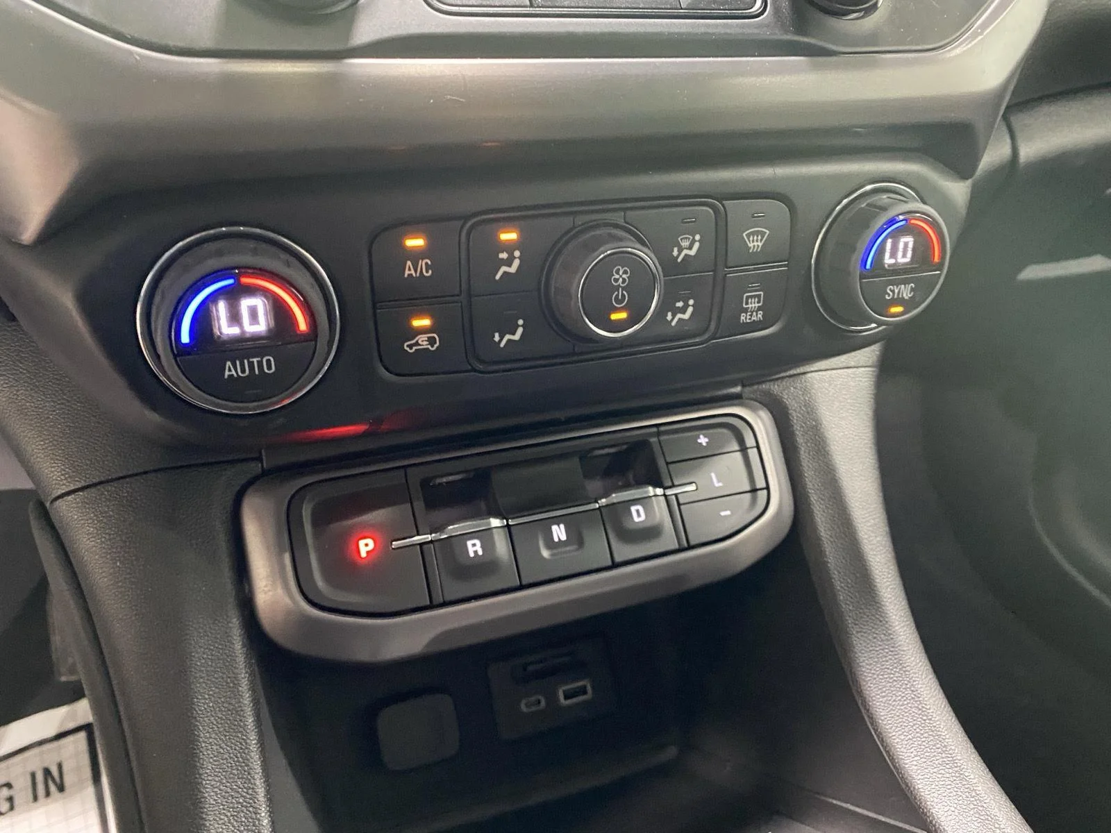 Used 2023 Sterling Metallic GMC AT4 image 26