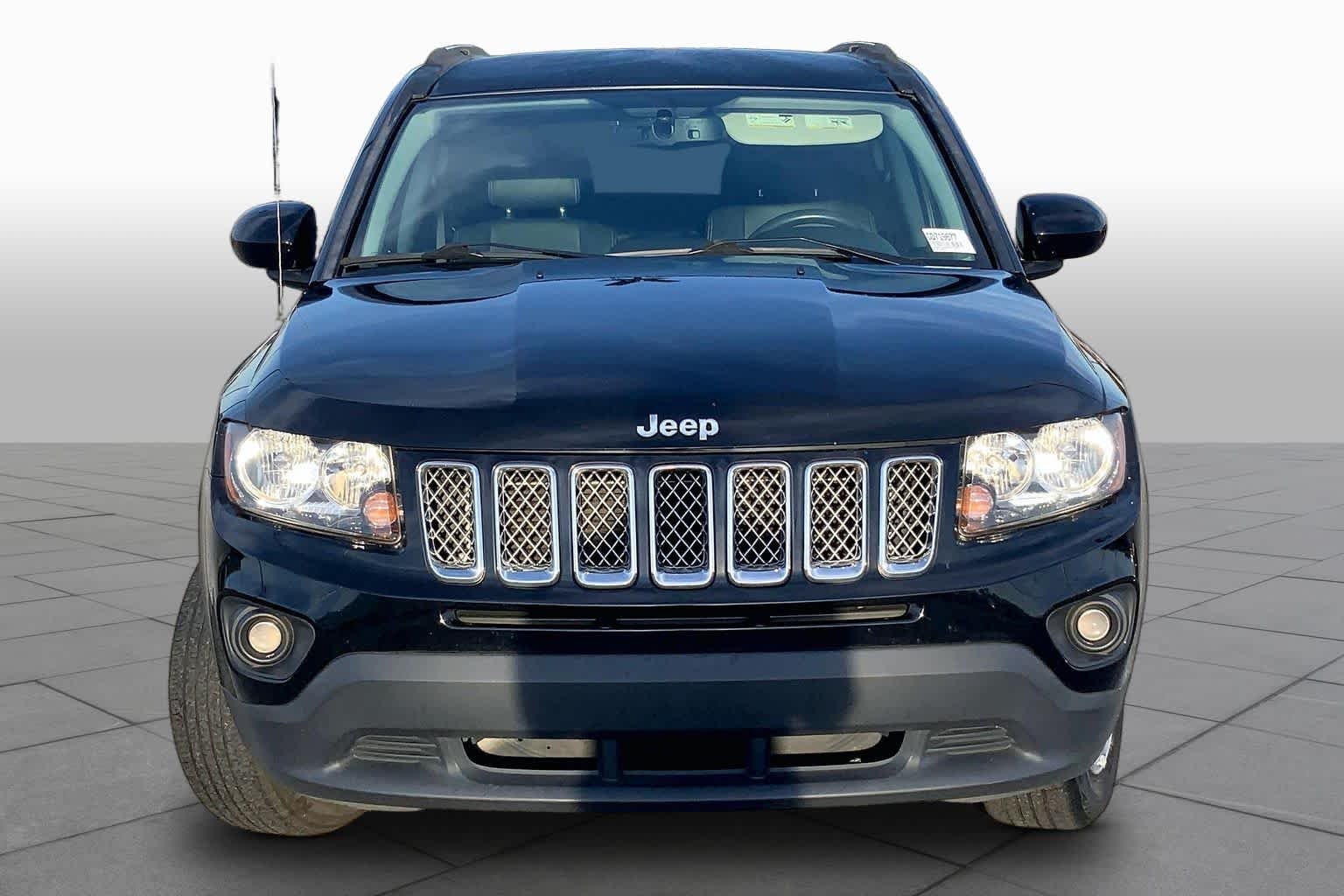 Used 2016 Black Clearcoat Jeep Latitude image 4