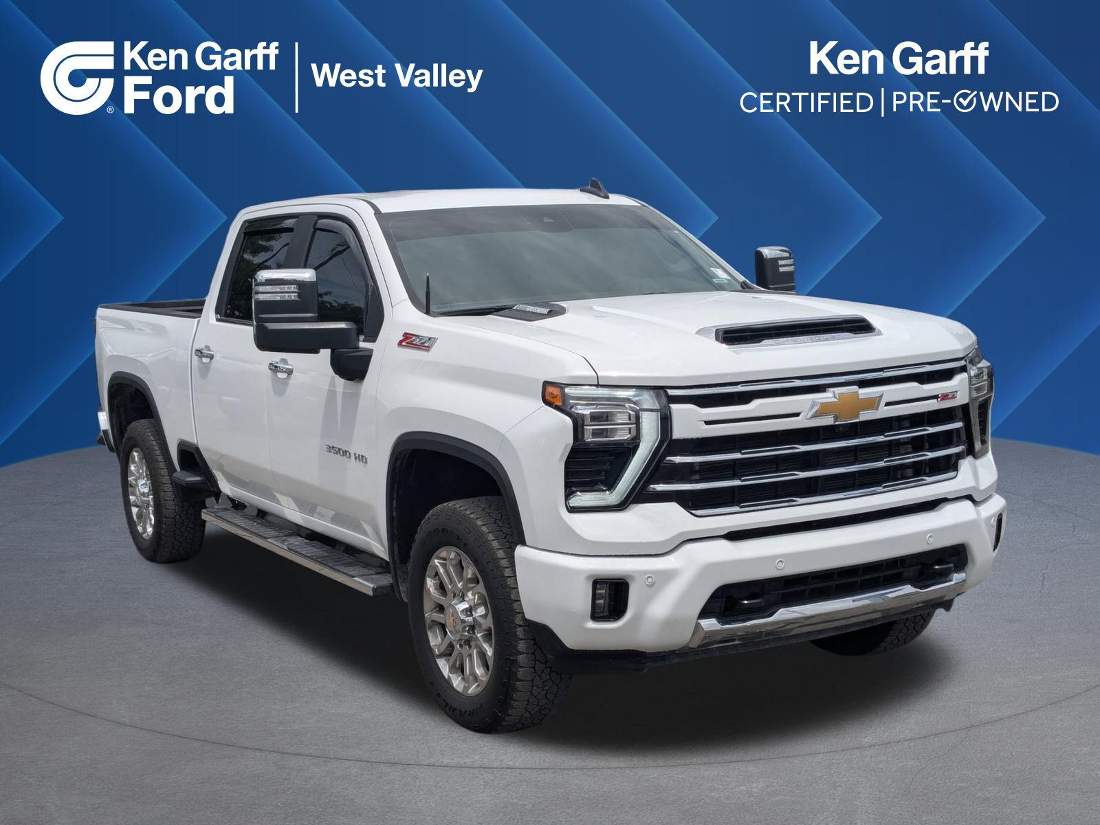 Used 2025 Summit White Chevrolet LT image 1