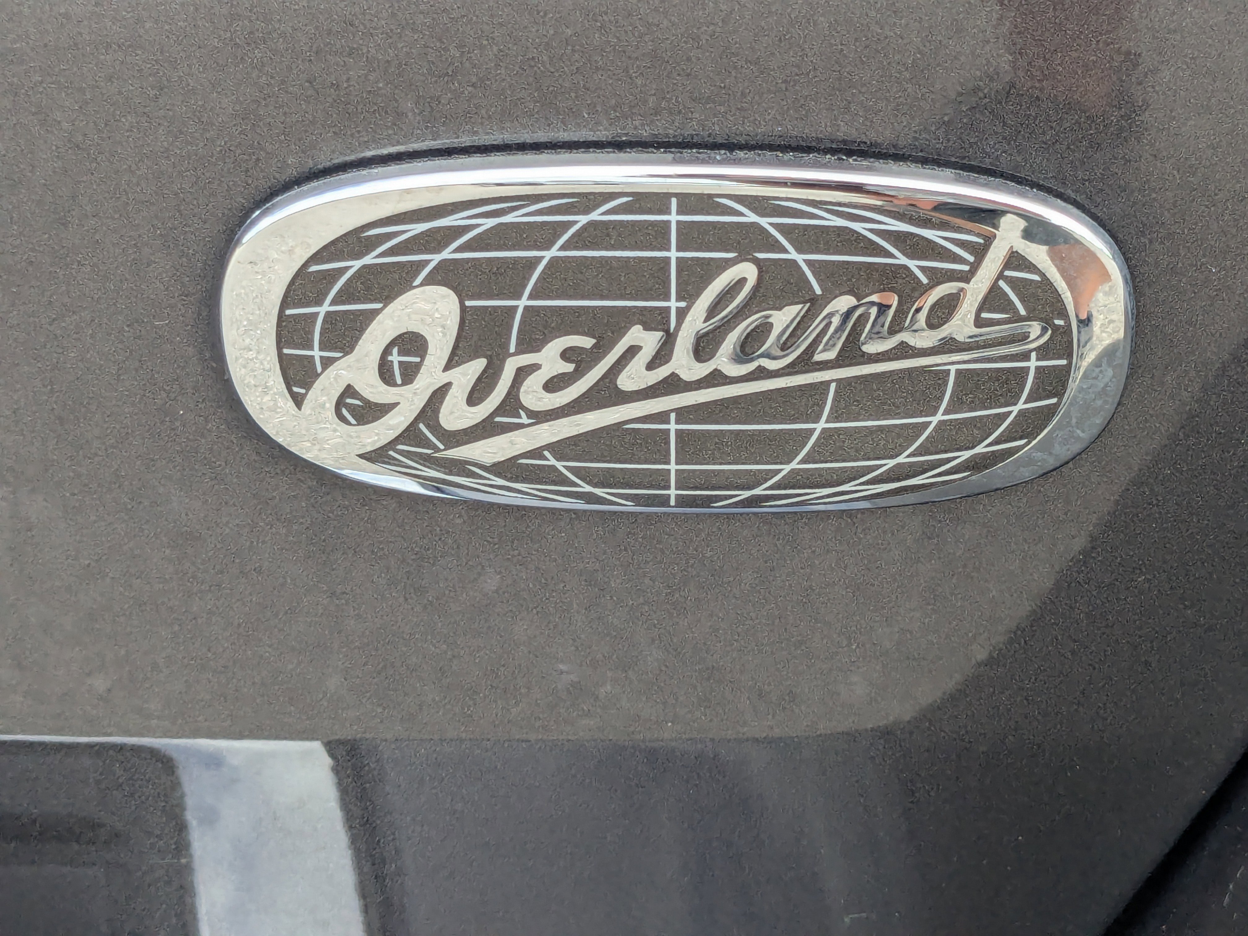 Used 2019 Granite Crystal Metallic Clearcoat Jeep Overland image 13