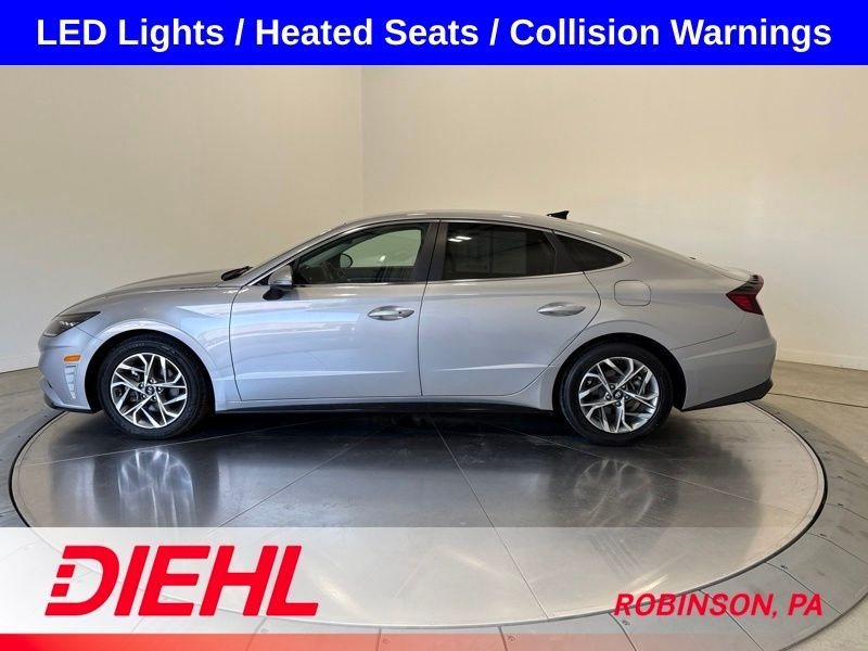 Used 2023 Silver Hyundai SEL image 4