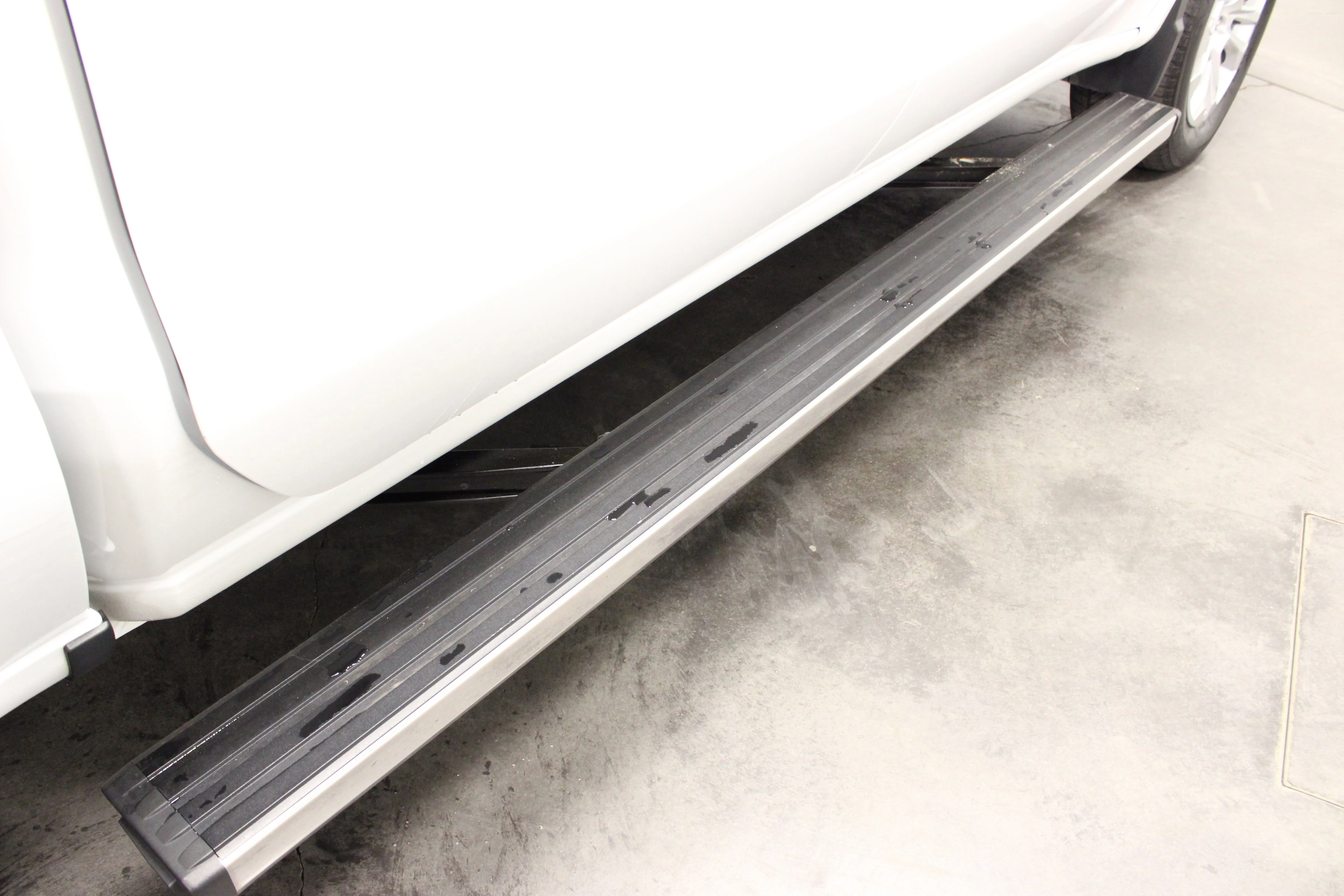 Used 2025 Summit White Chevrolet LTZ image 10