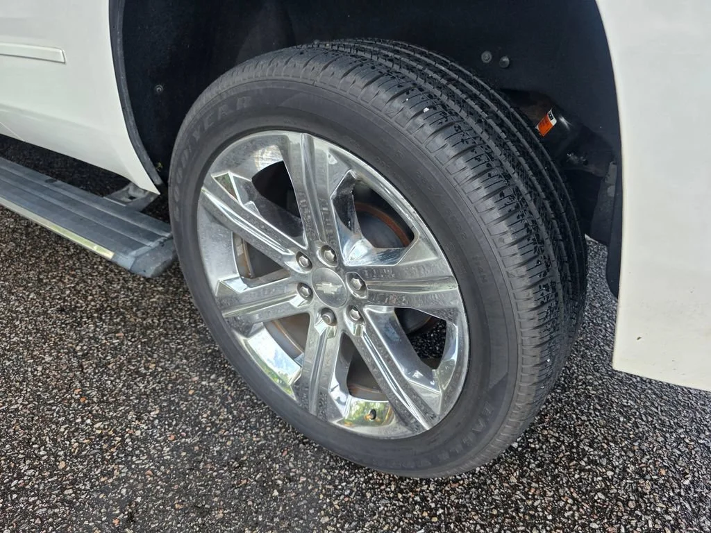 Used 2016 IRIDESCENT PEARL TRICOAT Chevrolet LTZ image 28