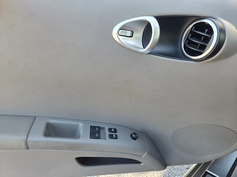 Used 2005 Chrome Silver Metallic NISSAN TOURING image 29
