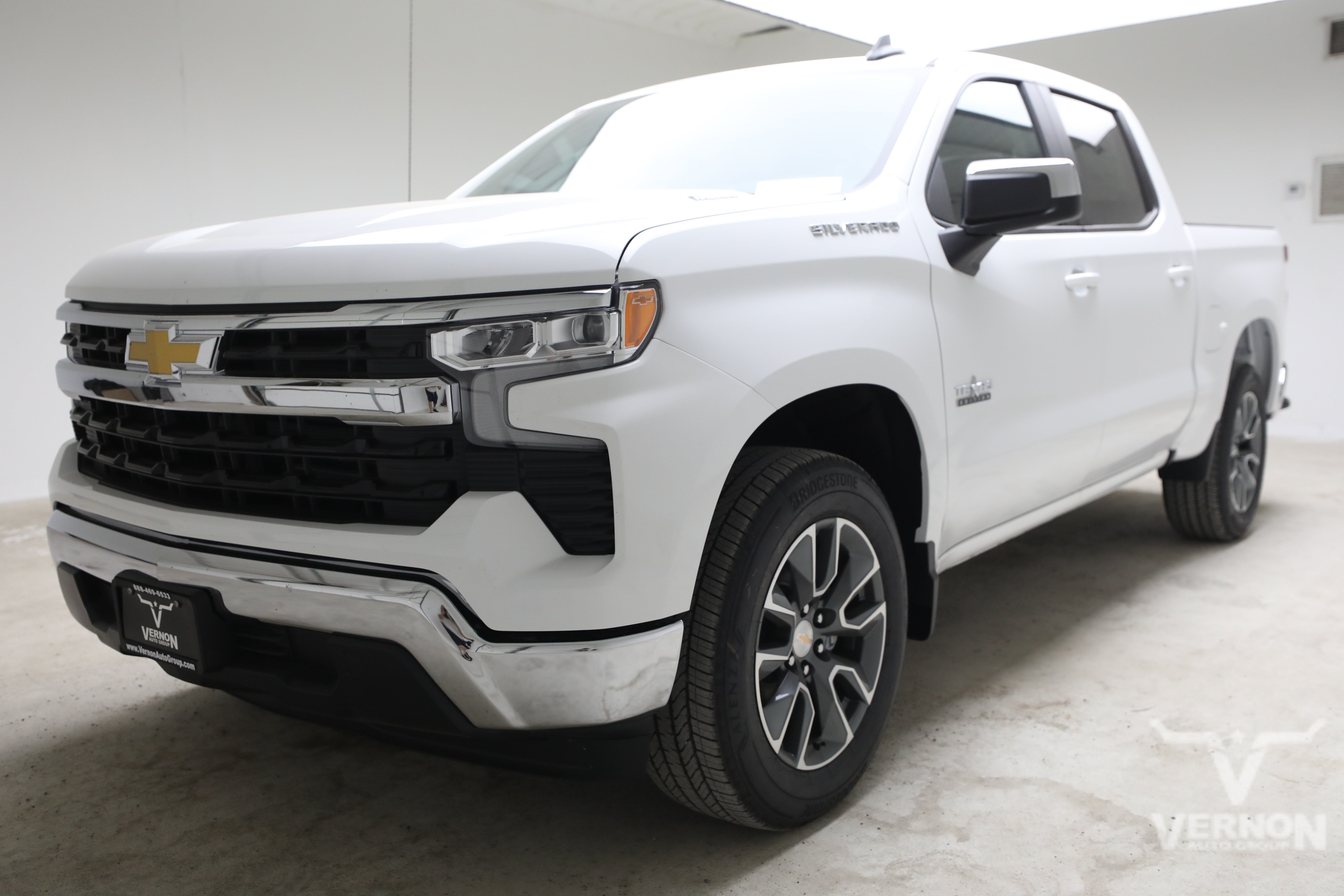 New 2026 Summit White Chevrolet N image 1