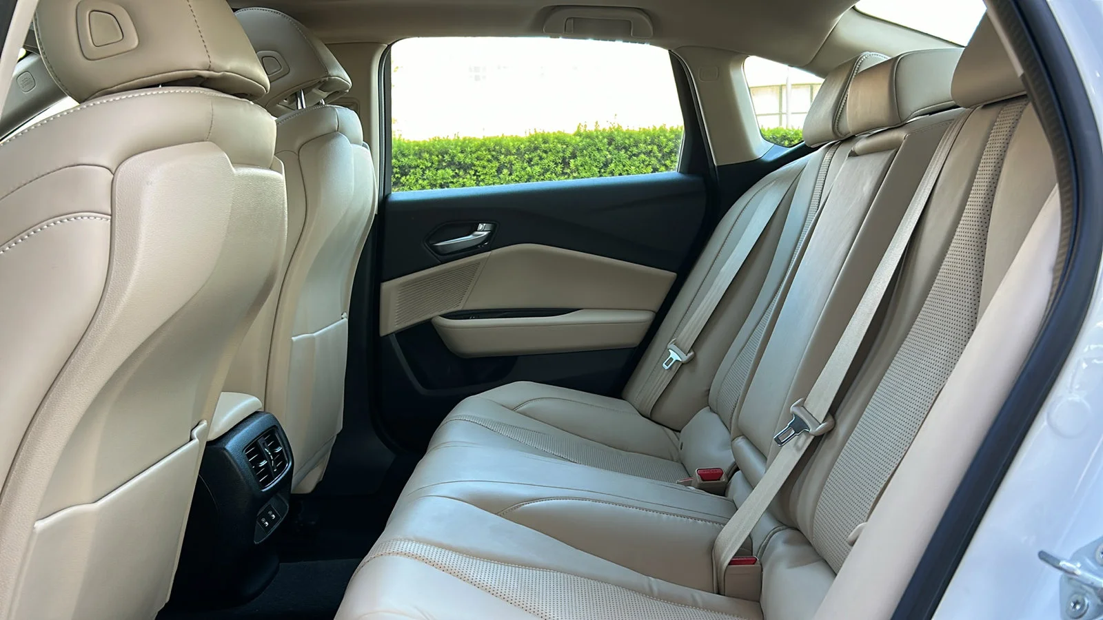 Certified Used 2025 Platinum White Pearl Acura TECH image 47