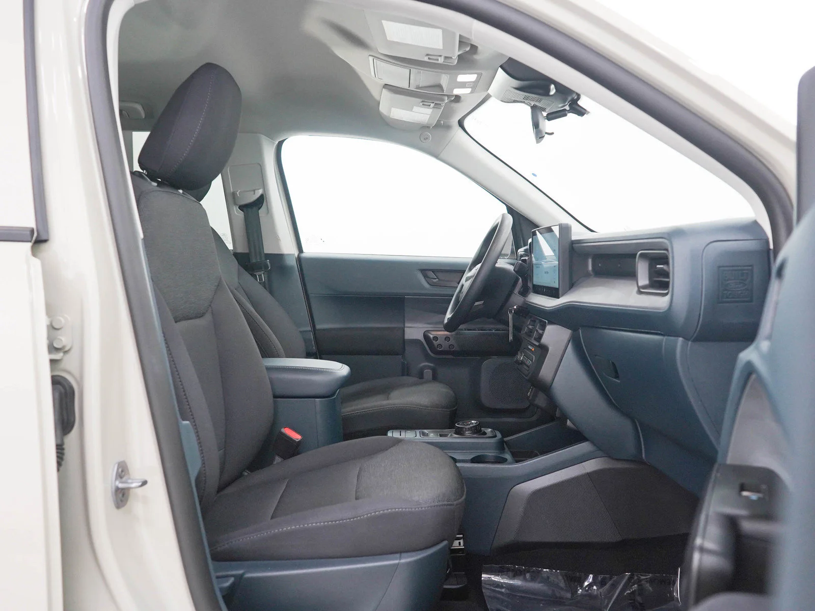 Used 2025 Beige Ford XL image 12