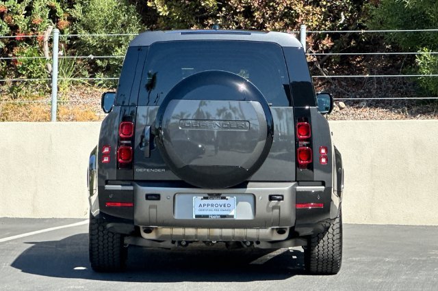Used 2025 Gray Land Rover X-Dynamic SE image 4