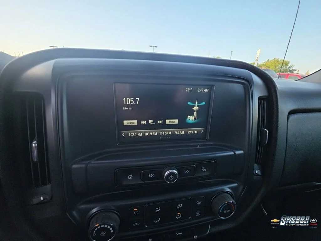Used 2018 Black Chevrolet Custom image 13