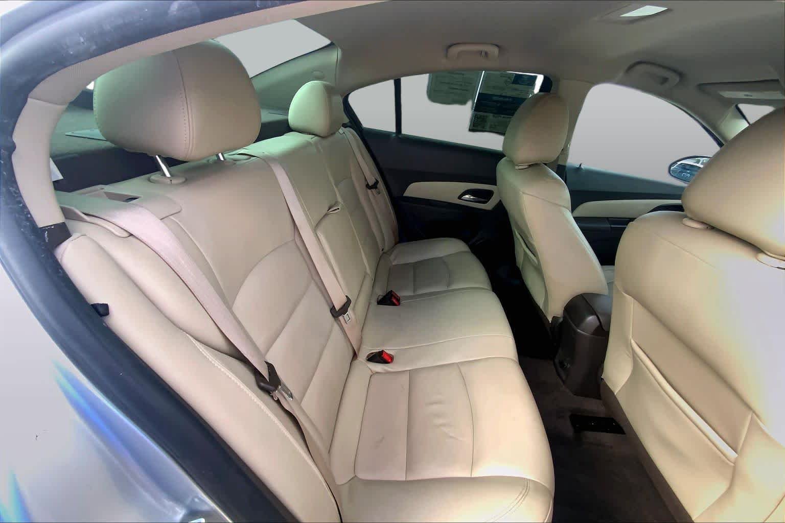 Used 2016 Silver Ice Metallic Chevrolet LT image 18