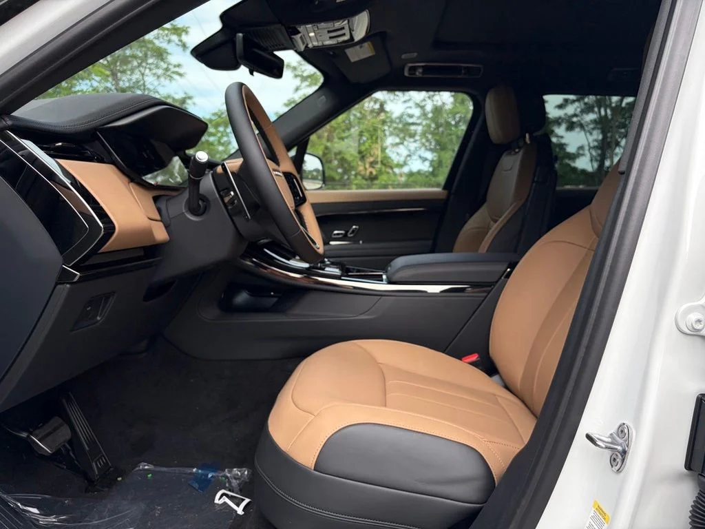New 2026 White Land Rover Dynamic SE image 11