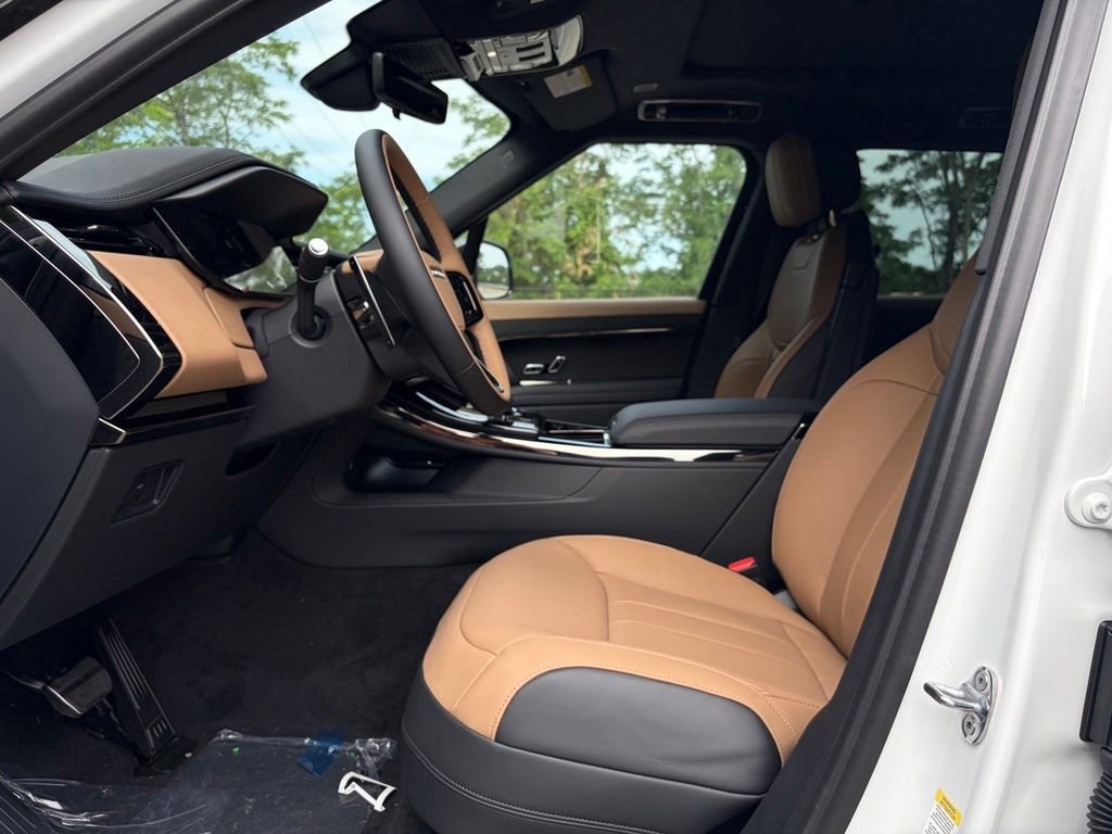 New 2026 Fuji White Land Rover Dynamic SE image 11