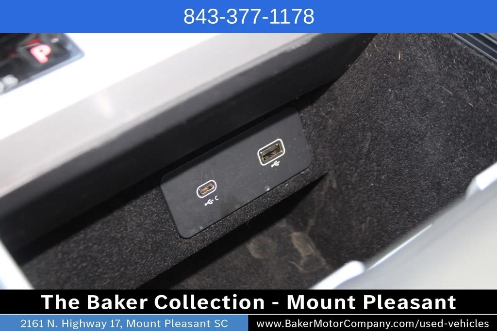 Used 2024 White Land Rover SE image 22