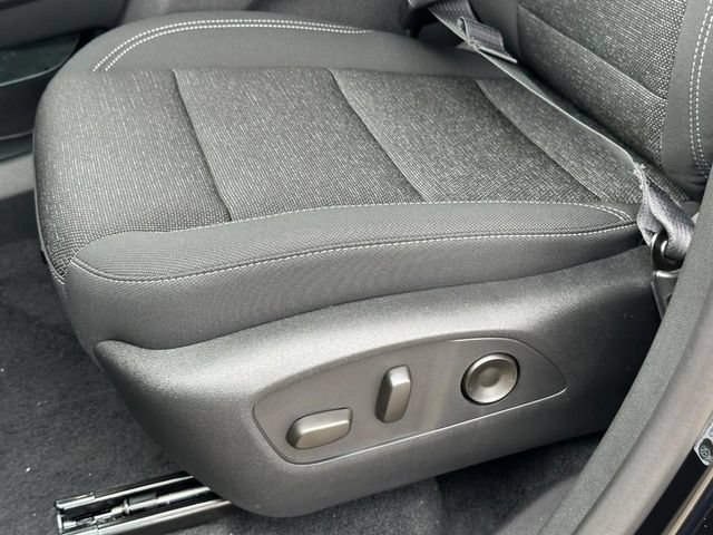 New 2027 Mosaic Black Metallic Chevrolet LT image 19