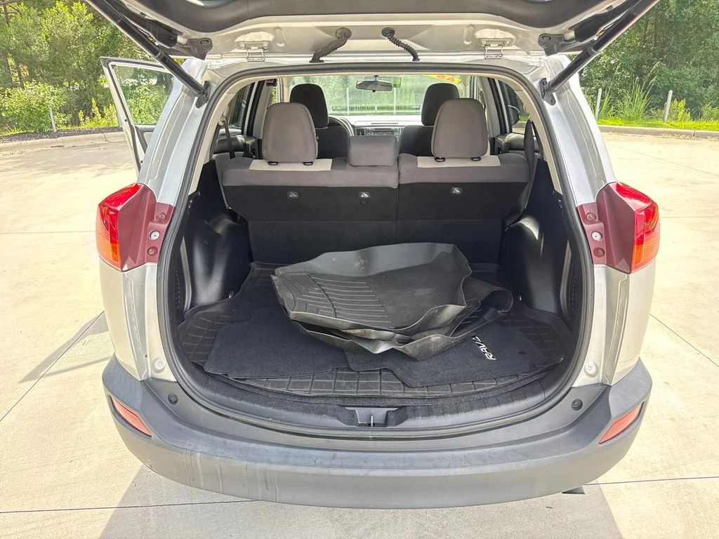 Used 2015 Classic Silver Metallic Toyota XLE image 32
