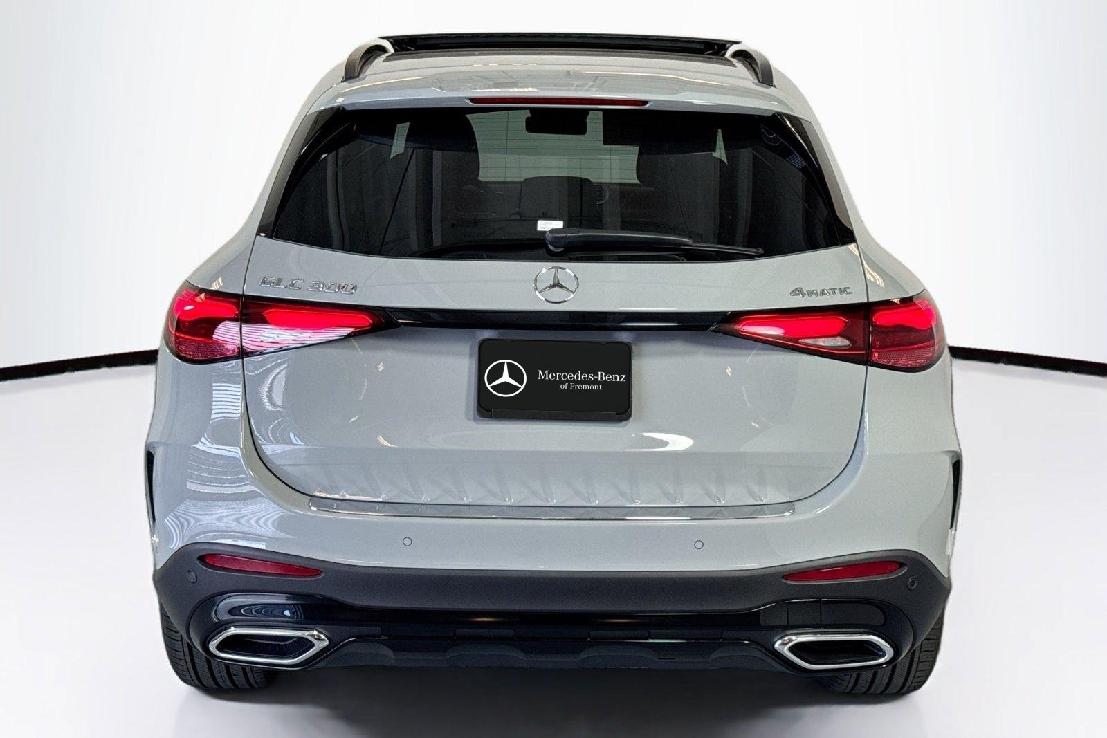 New 2026 Manufaktur Alpine Grey Mercedes-Benz GLC 300 image 6