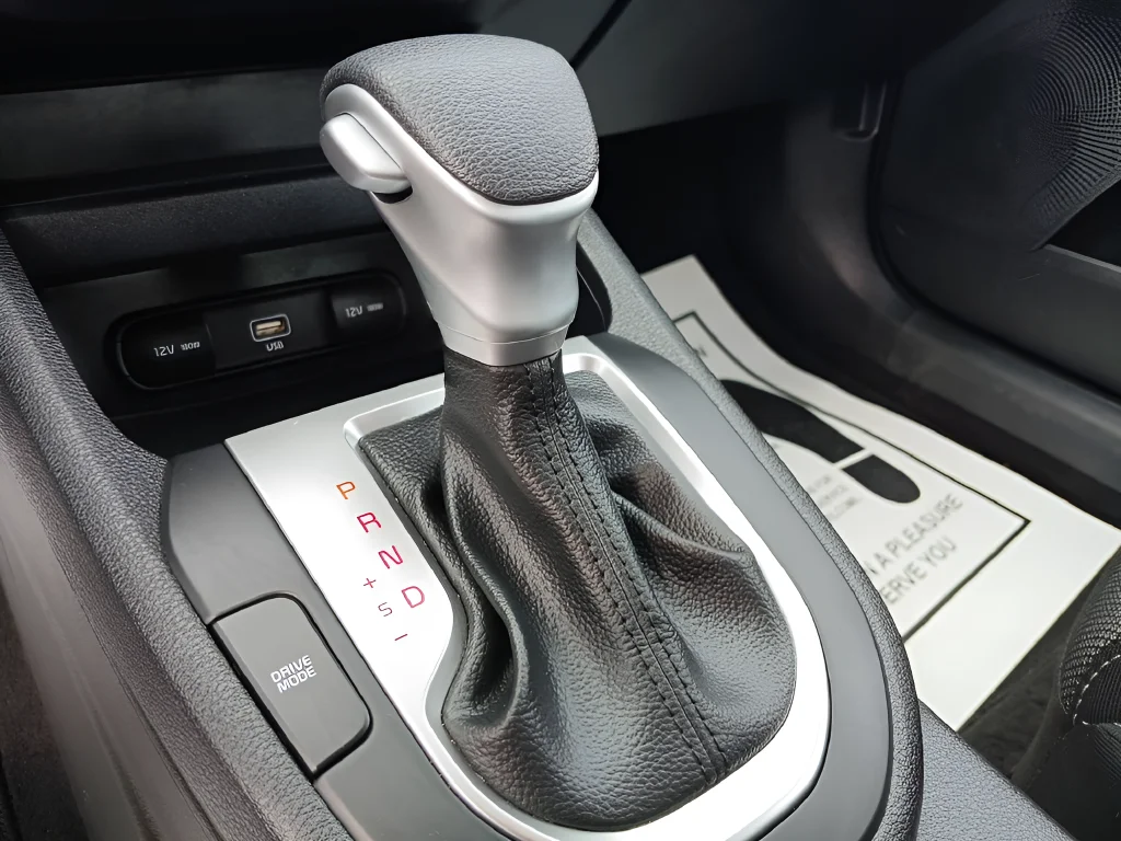 Used 2023 White Kia LXS image 13