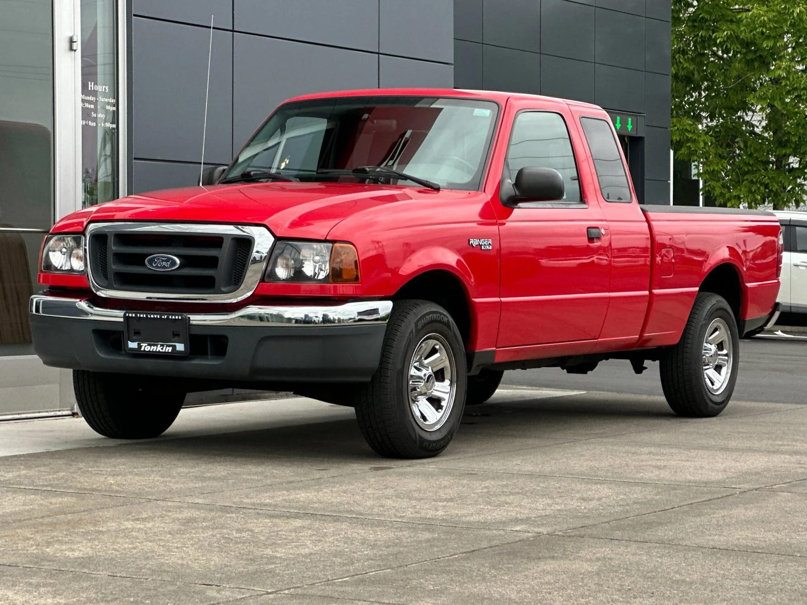 Used 2004 Red Ford XLT image 7