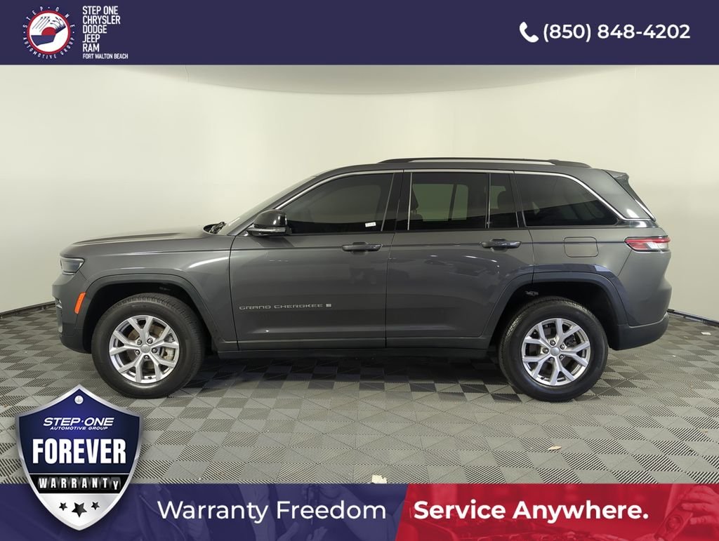 Used 2022 Gray Jeep Limited image 3
