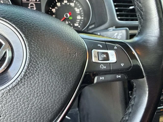 Used 2018 Silver Volkswagen 2.0T SE image 35